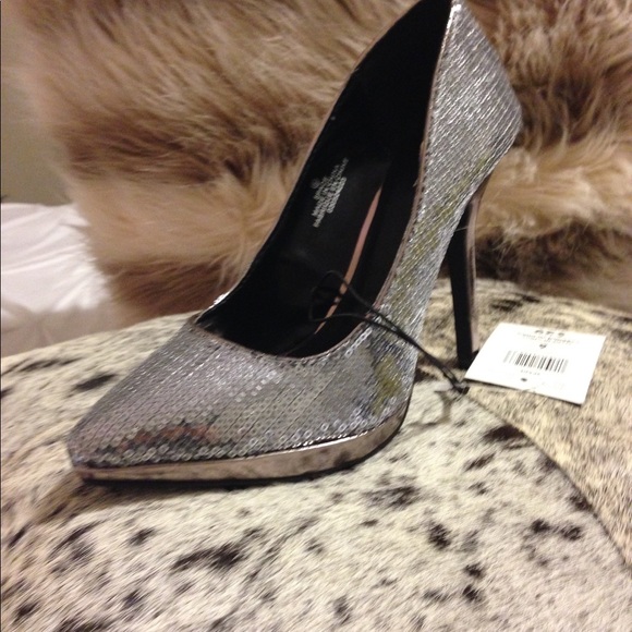 silver metallic sequinned heels - Picture 2 of 7